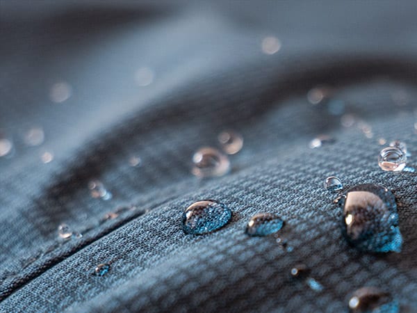 3 bewährte Tipps, wie du die Schadstoffe in deiner Kleidung deutlich reduzieren kannst