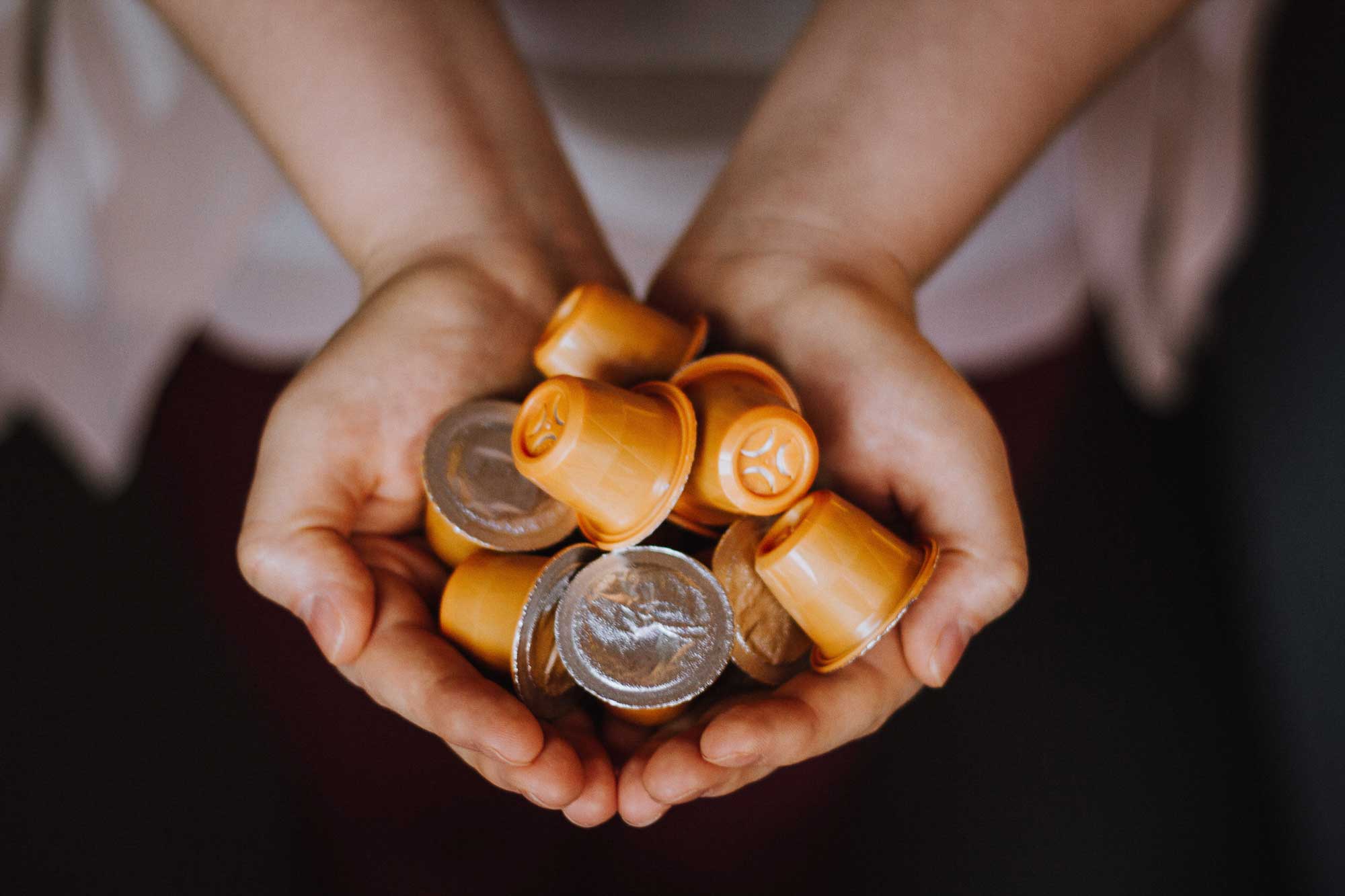 Nespresso-cups_in_Hand